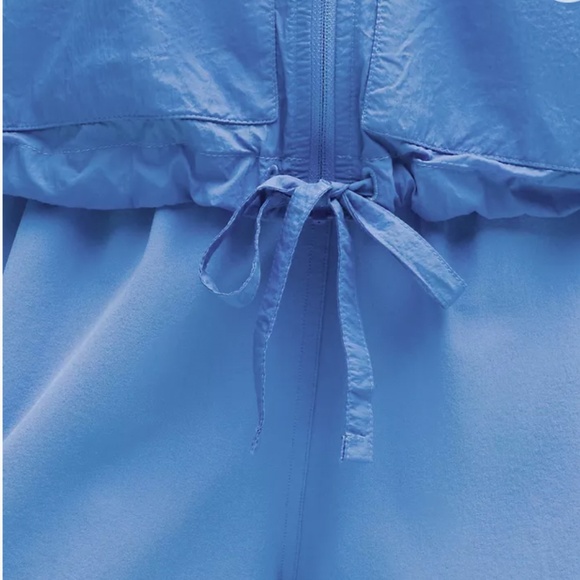 LULULEMON- Hood - Lite Relaxed fit Jacket. - Picture 10 of 10